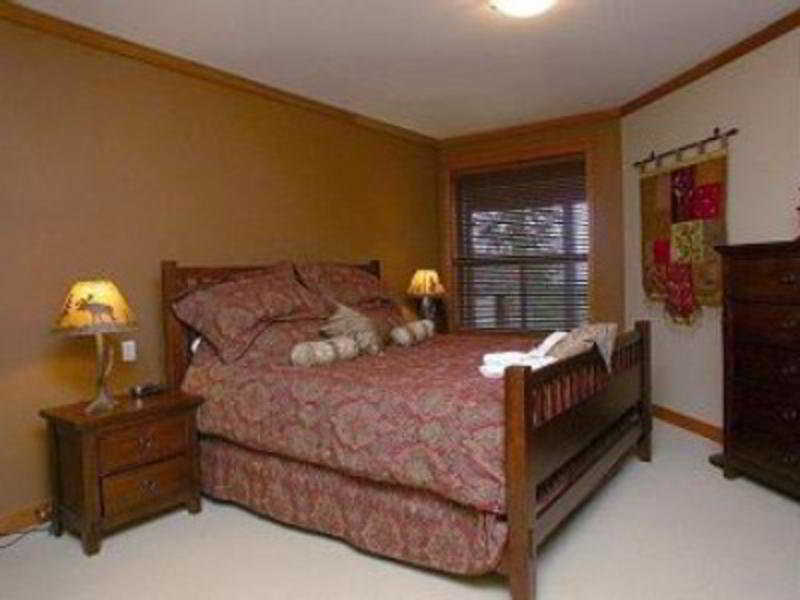 Snowbird Lodge Westbank Екстер'єр фото
